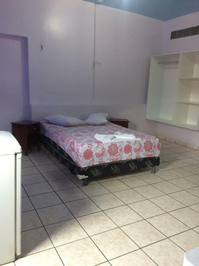 Hotel Granada มาเนาส์ ภายนอก รูปภาพ